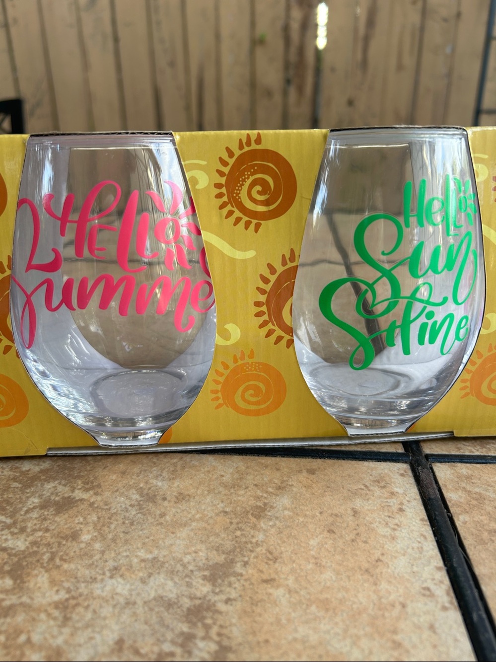 NWOT Hello Summer Stemless Wine Glass Set 4 Pack